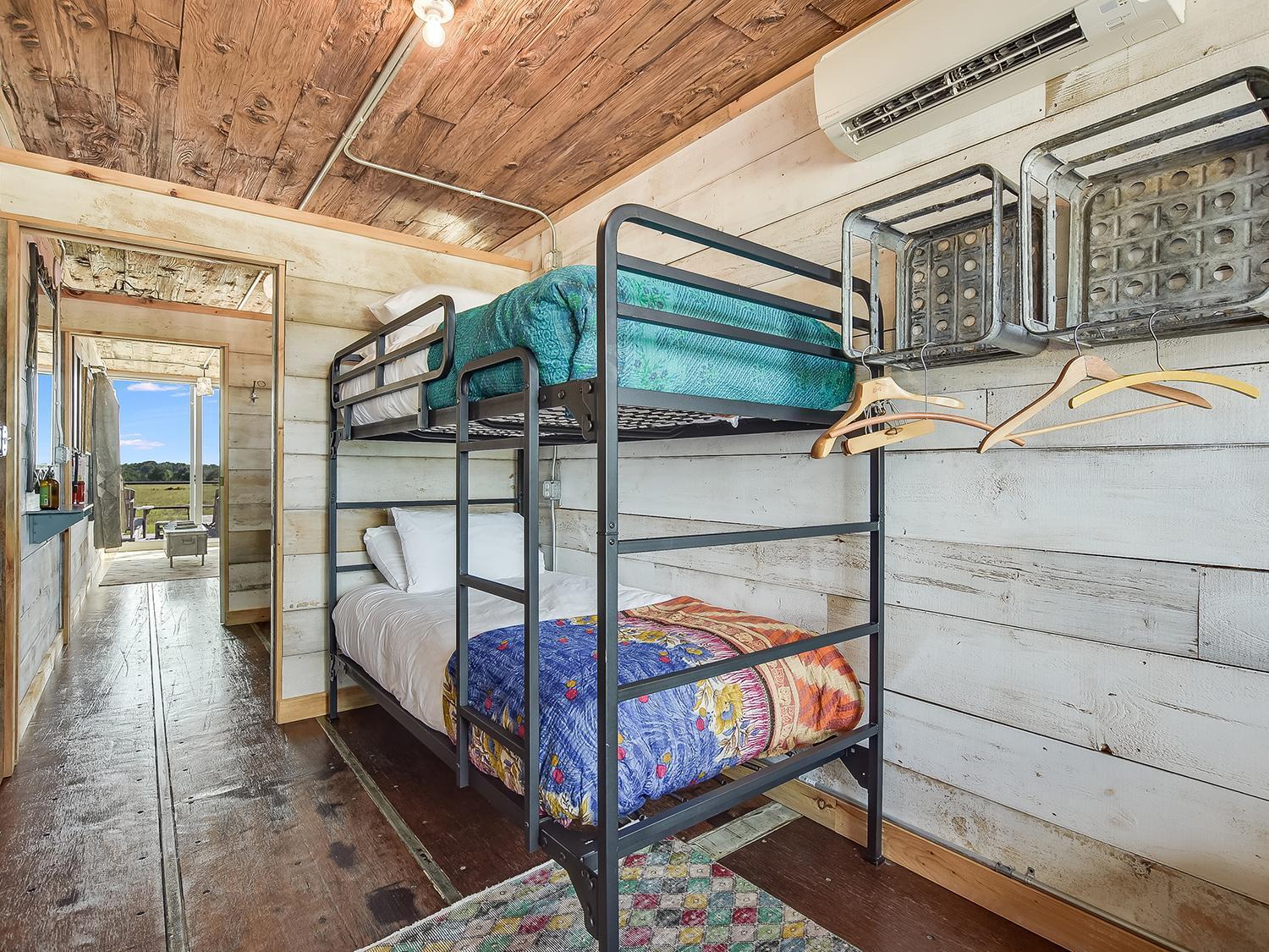 Flophouze Shipping Container Hotel Round Top Екстер'єр фото