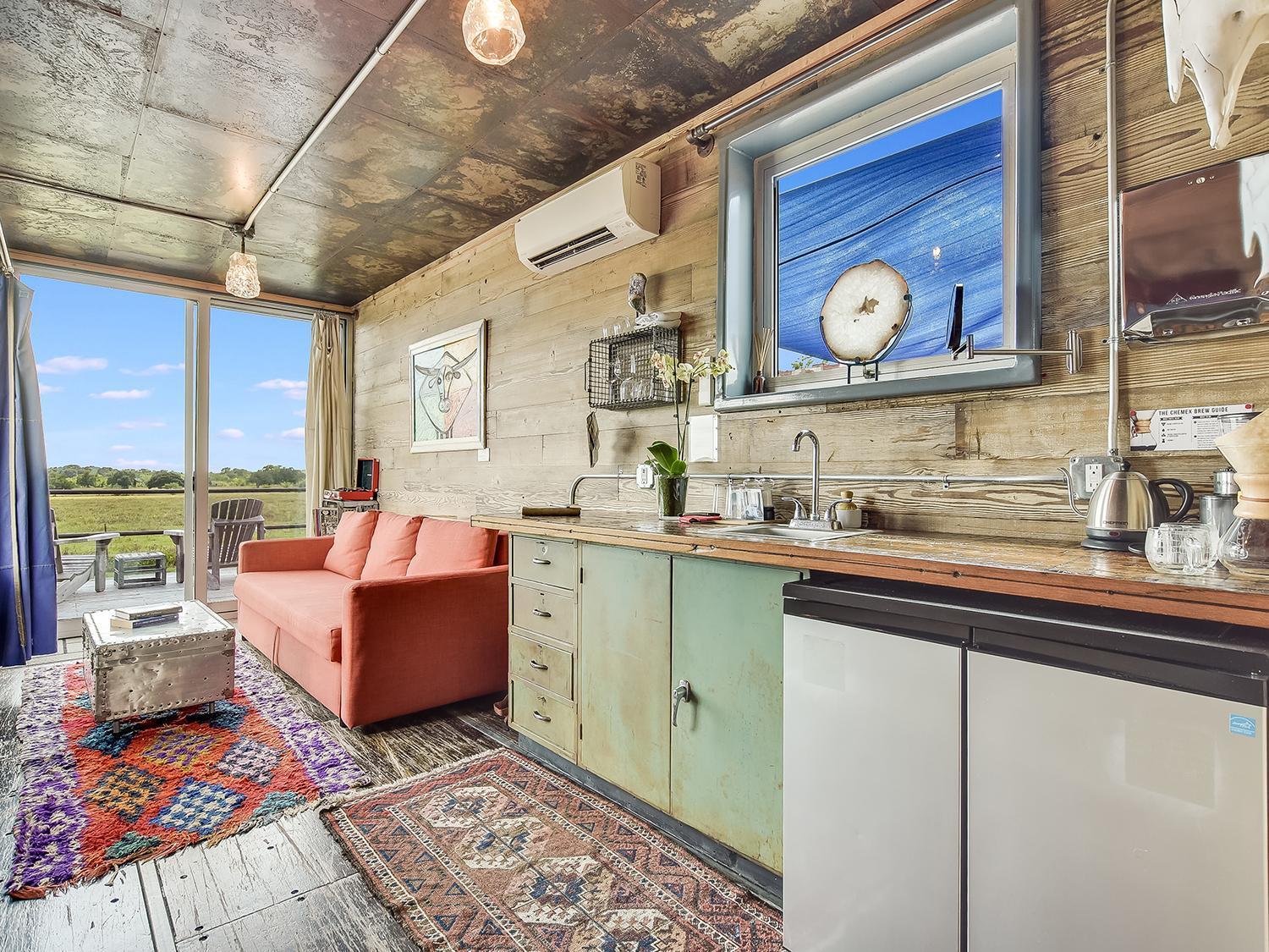 Flophouze Shipping Container Hotel Round Top Номер фото