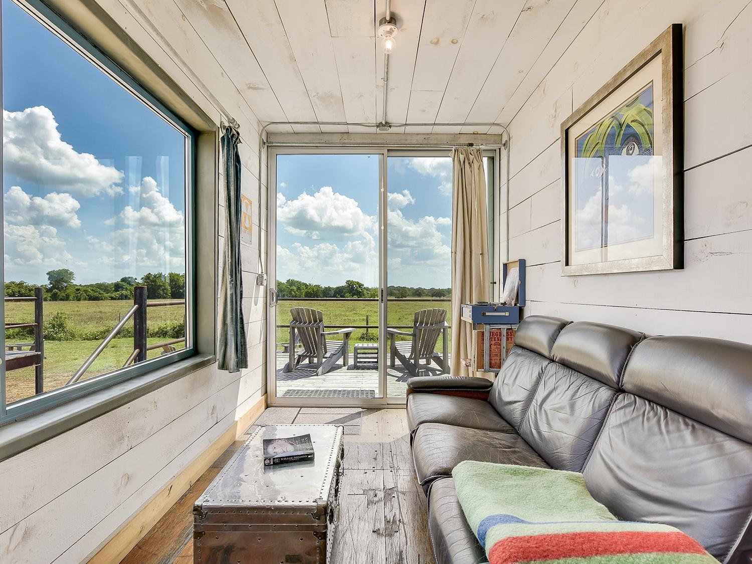 Flophouze Shipping Container Hotel Round Top Номер фото